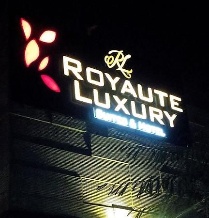 Royaute Luxury Suites And Hotel Gulberg Lahor Kültér fotó